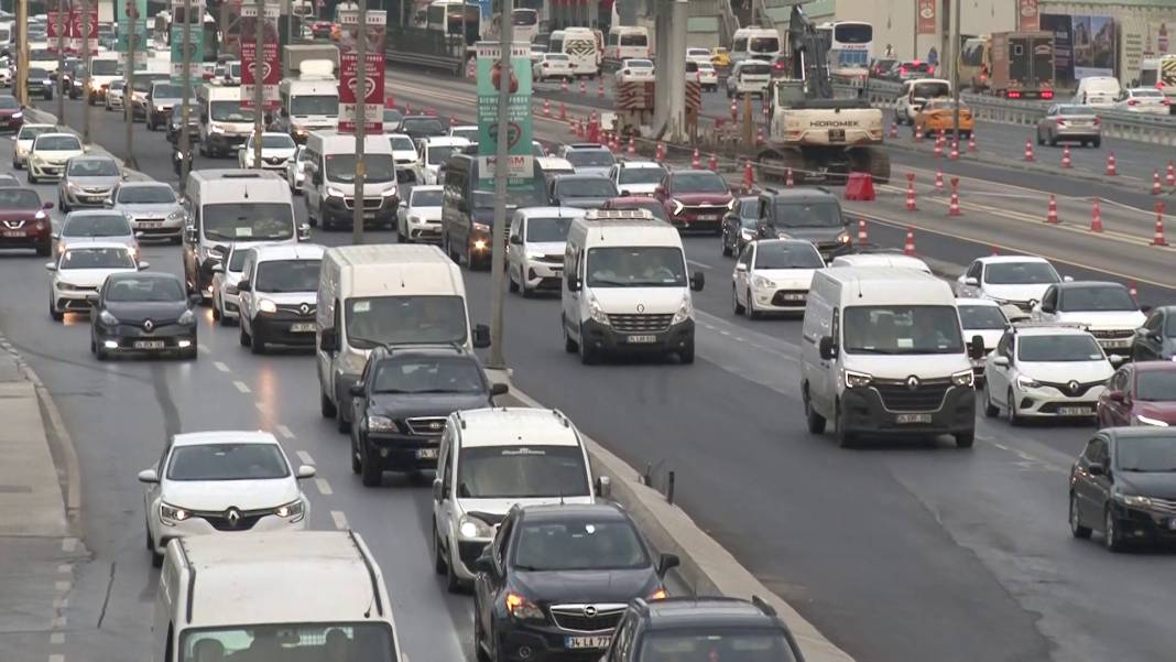 Okullarda uyum haftası başladı: İstanbul'da trafik felç oldu 7